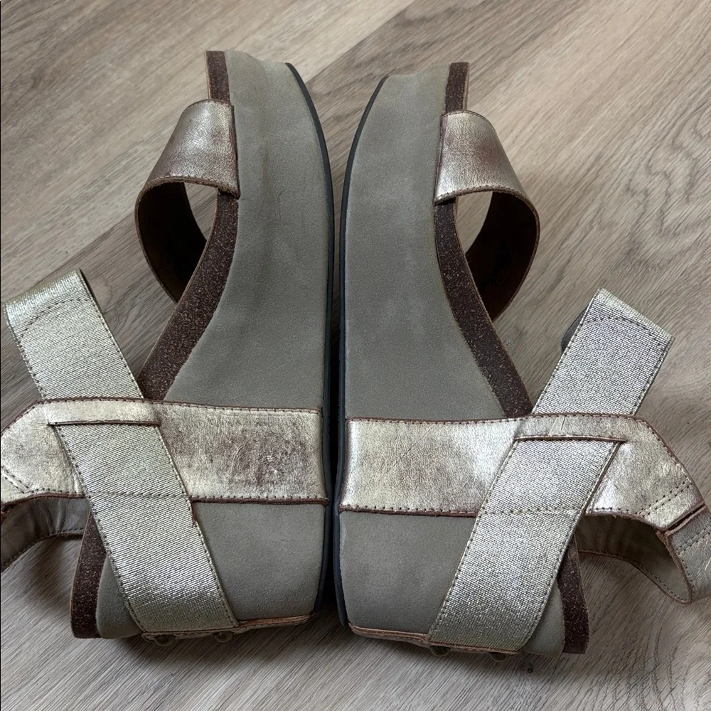 OTBT Bushnell Wedge in a metallic pewter color size 10M leather summer spring